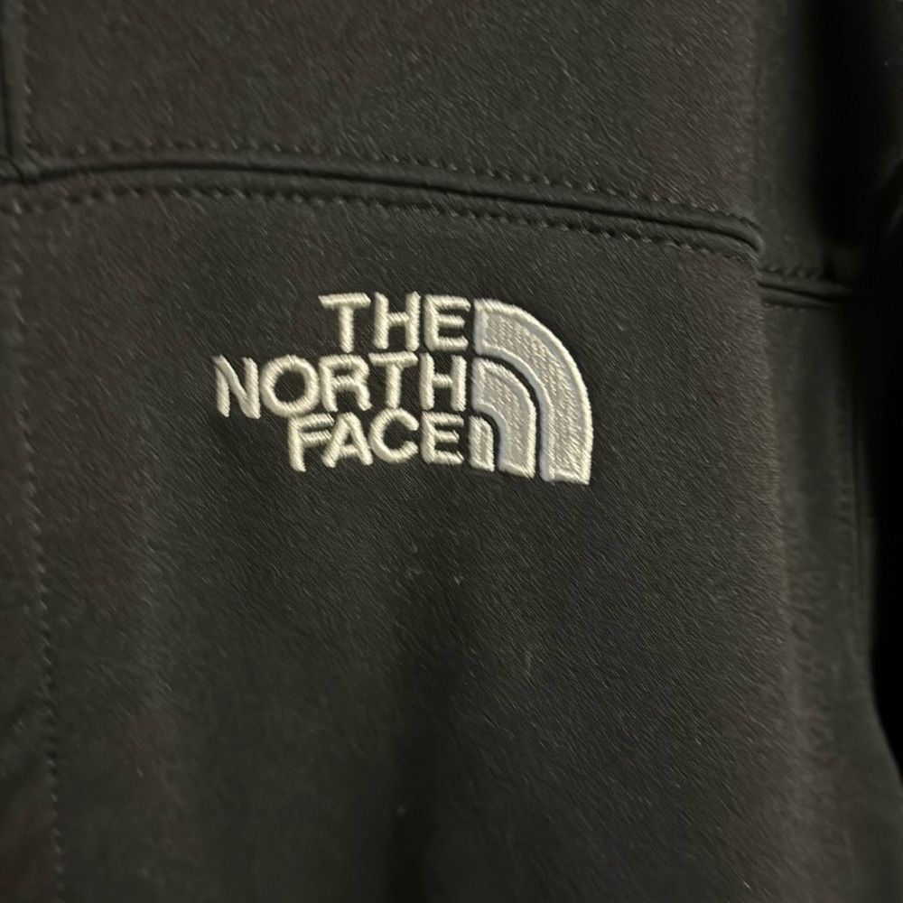 North Face men's large jacket - perfect for your next adventure! Gently worn